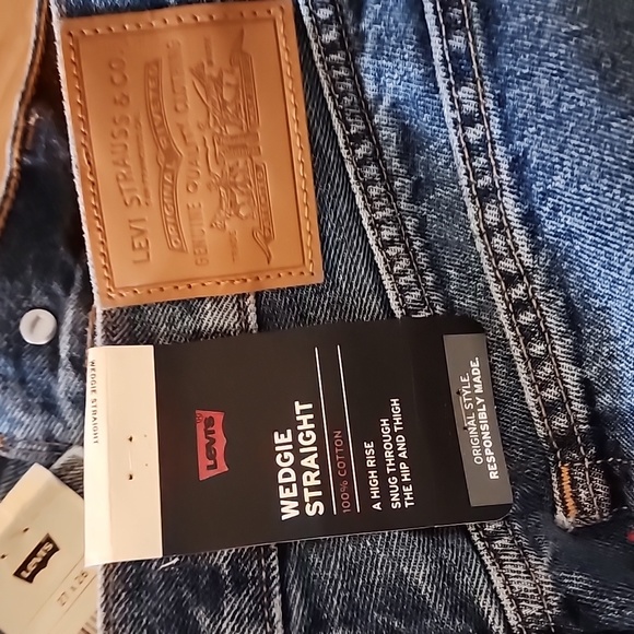 NWT! Levi's THE WEDGIE STRAIGHT  Indigo destructed vintage inspired denim - Picture 10 of 16